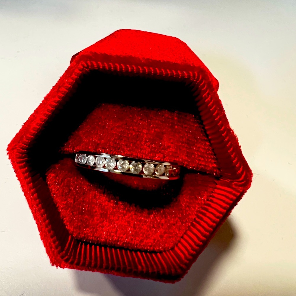 Diamond wedding band